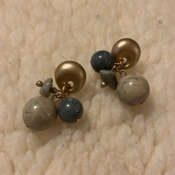 Cute and funky earrings with marble colored round beads and featuring a unique a - Picture 8 of 16